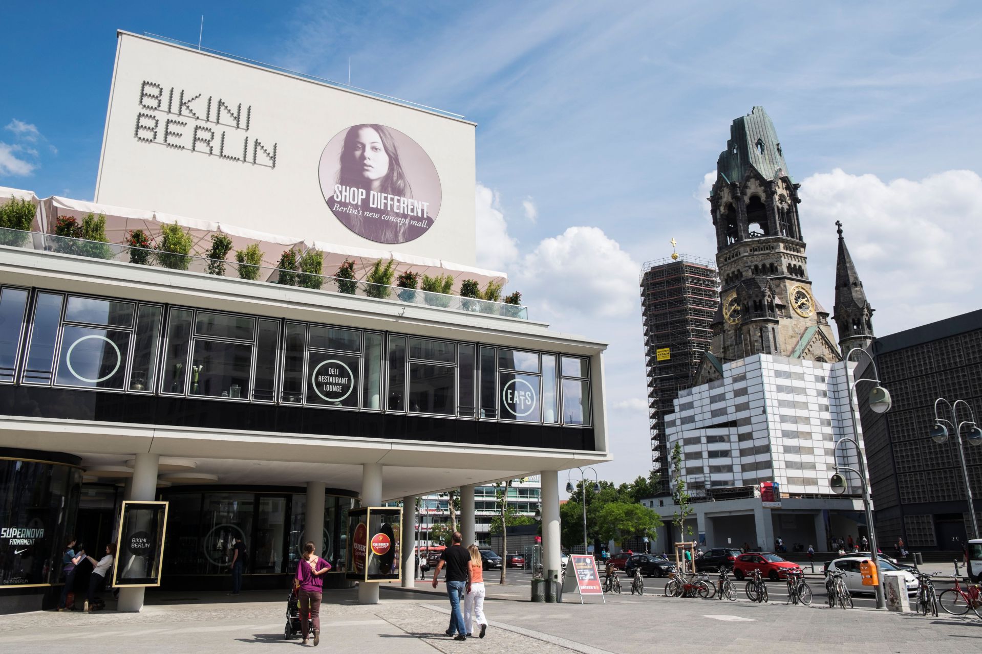 Einkaufszentrum Bikini Berlin in der City West direkt neben der Kaiser-Wilhelm-Gedächtniskirche